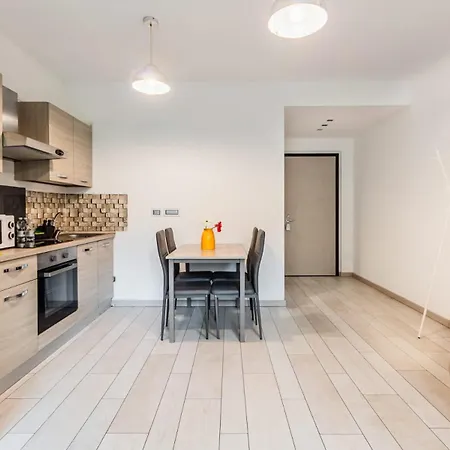 Homeby, Modern And Spacious With Terrace Appartamento